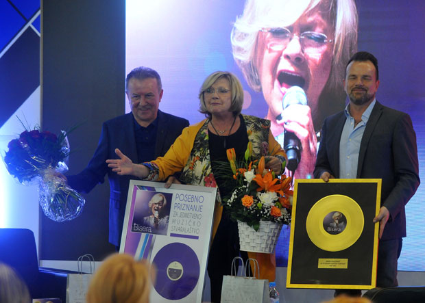 Бисера Веленталић обележила 55 година каријере: Уз звуке вечног хита Златни дан певачици додељена два велика признања